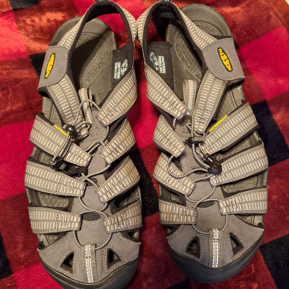 Keen sa days, size 12 in VEC